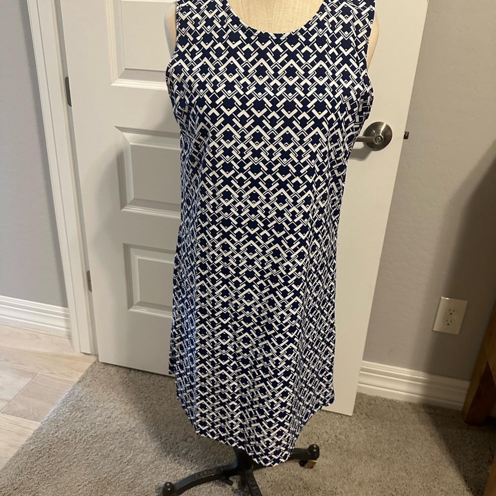 Elegant Navy and White Patterned Midi Dress